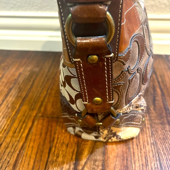 Coach patchwork purse, good used condition. Made of leather, suede, fabrics. - Picture 10 of 16